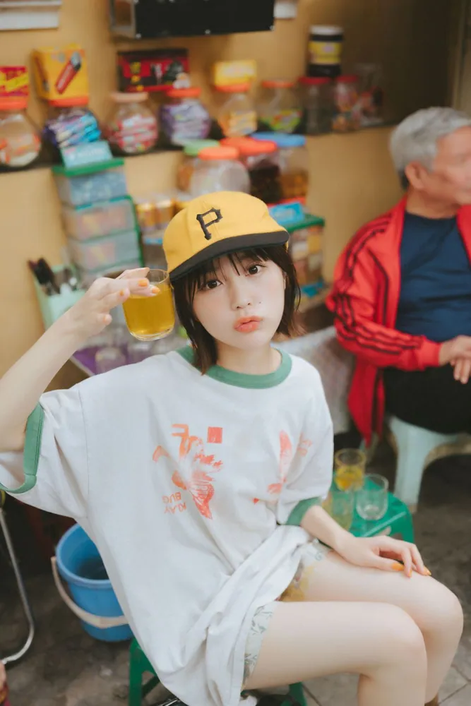Amazon.co.jp: なえなのCONCEPT PHOTOBOOK SPOTLIGHT : ホーム