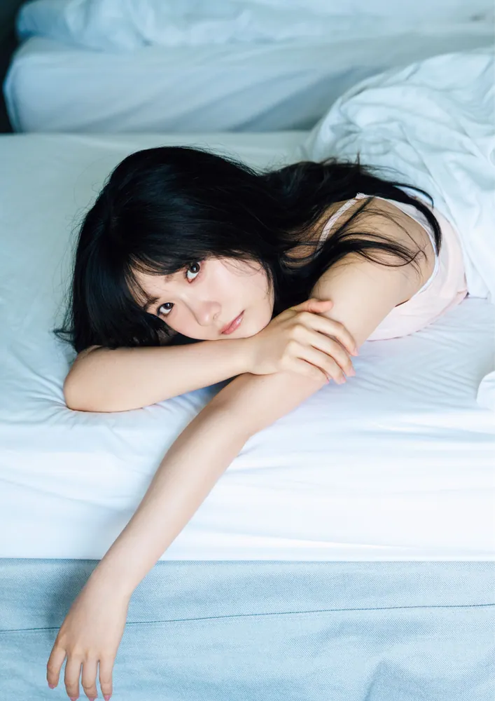 坂倉花 1st写真集 Blooming」坂倉花 [タレント写真集] - KADOKAWA