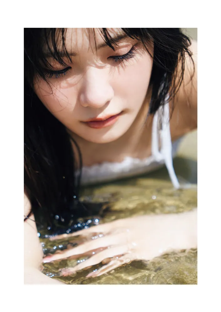 坂倉花 1st写真集 Blooming」坂倉花 [タレント写真集] - KADOKAWA