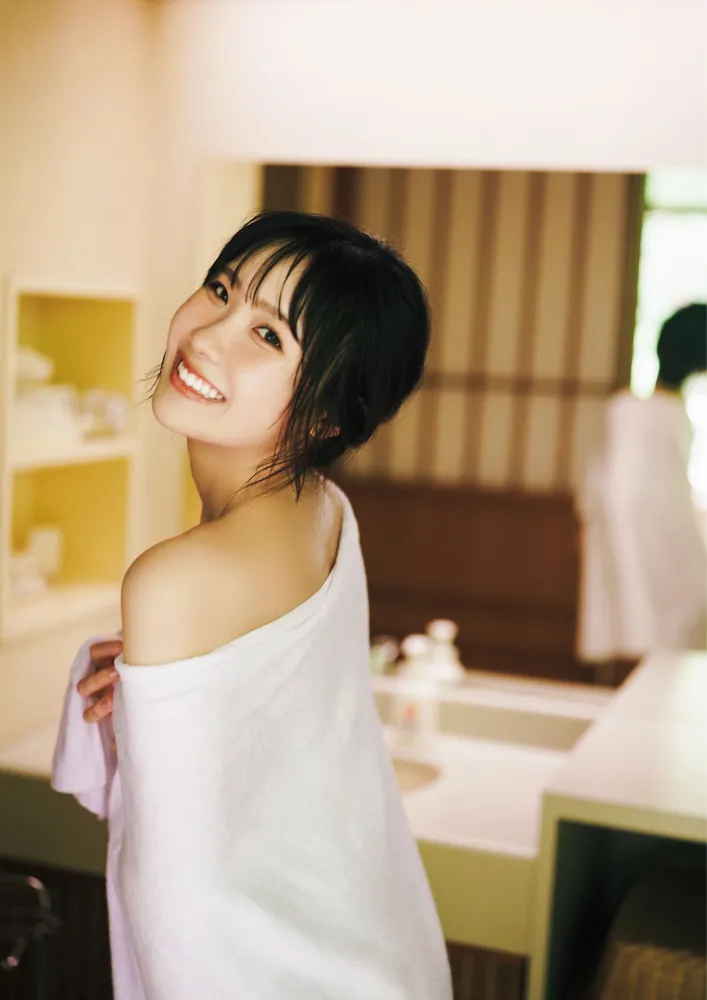 坂倉花 1st写真集 Blooming」坂倉花 [タレント写真集] - KADOKAWA
