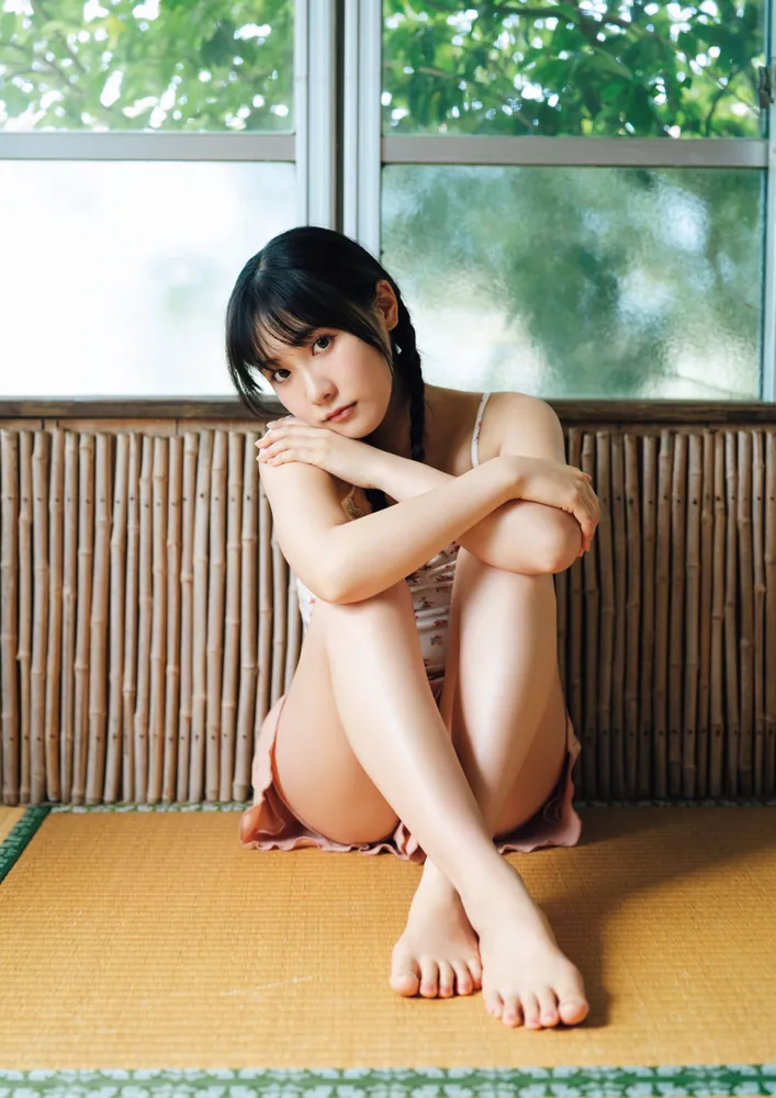 坂倉花 1st写真集 Blooming」坂倉花 [タレント写真集] - KADOKAWA