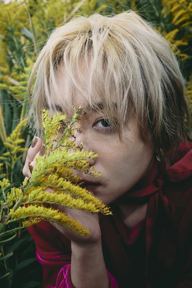 PLAYer 1 伊澤彩織PHOTO BOOK」 [タレント写真集] - KADOKAWA